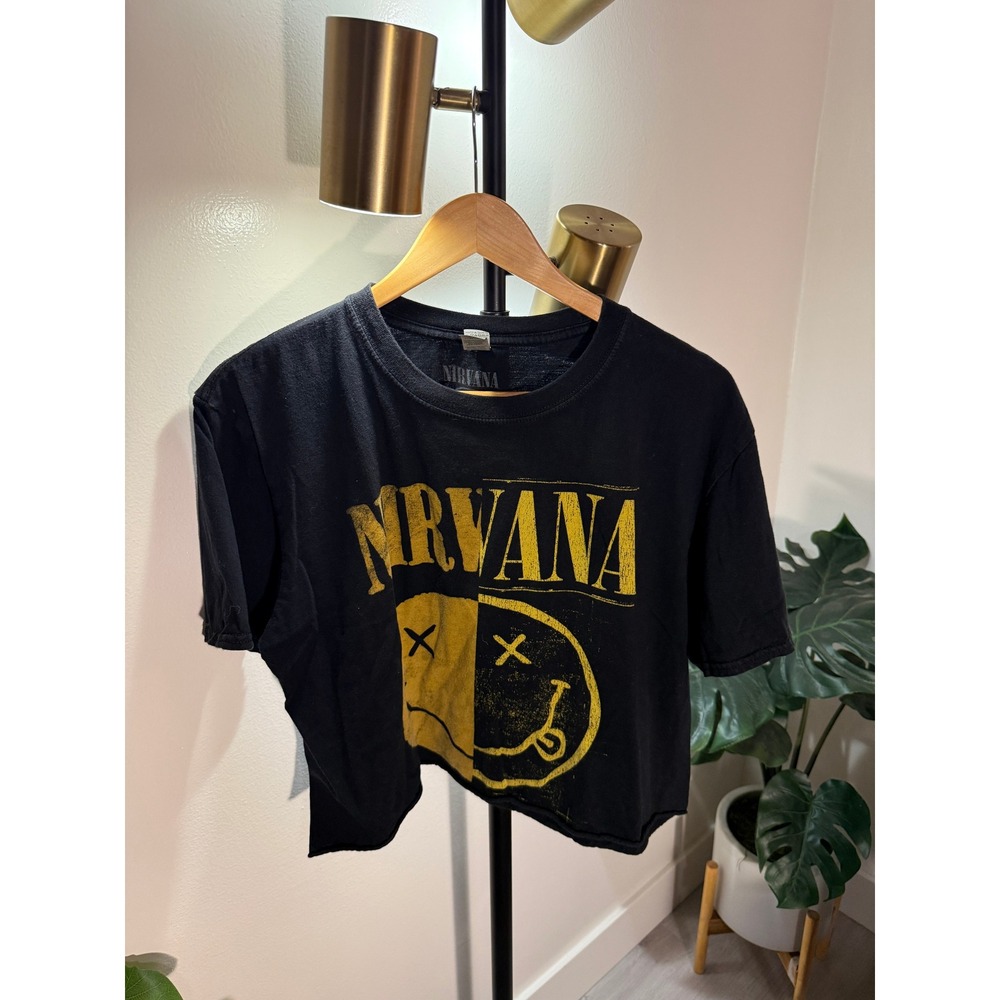 Nirvana crop tee Gildan 90s grunge bands faded graphic t off‎ duty messy girl LG
